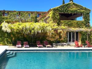 Le Mas Jorel Luxury Pool Villa with Mountain View