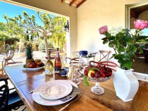 Le Mas Jorel Luxury Pool Villa with Mountain View