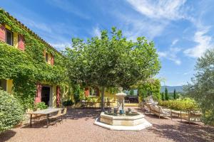 Villas Elegant Provencal Villa with Pool, Garden Views Mas Jorel : photos des chambres