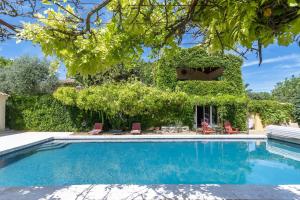 Villas Elegant Provencal Villa with Pool, Garden Views Mas Jorel : photos des chambres