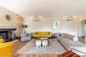 Villas Elegant Provencal Villa with Pool, Garden Views Mas Jorel : photos des chambres