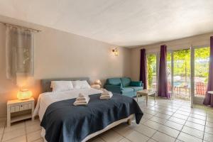 Le Mas Jorel Luxury Pool Villa with Mountain View