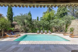 Villas Private Oasis in Gordes Elegant 5-Bedroom Villa with Pool : Villa