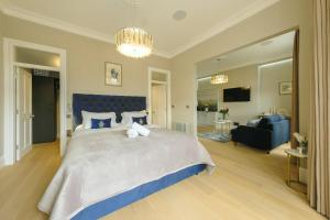 Luxury 3-Bed Apartment - Spacious, Stylish Stay
