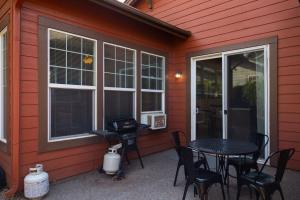 Family Friendly - Minutes to Old Mill - Sleeps 6