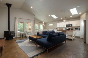 Private Hot-Tub- 3 BDR for 8 Pet's OK