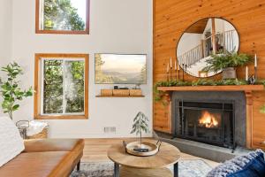 The Fancy Fox - Stunning 4 BR Retreat Close to Lake