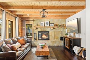 Summit Pine Lodge - 2 Minutes to Snow Summit