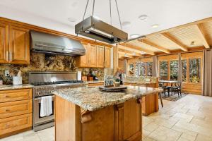 Summit Pine Lodge - 2 Minutes to Snow Summit