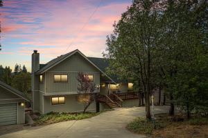 Our Secret Getaway - Two Spacious Living Areas - 4hvězdičkové hotely ve městě Lake Arrowhead