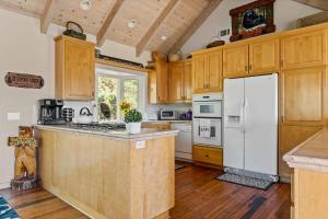 Bearfoot Lodge near Hiking & Skiing