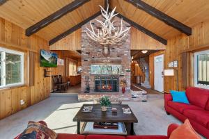 Acorn Acres - Lake Views for 8