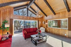 Acorn Acres - Lake Views for 8