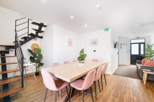 Entire House with 4 Master Suites & Backyard - Central Location