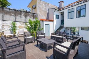 Entire House with 4 Master Suites & Backyard - Central Location