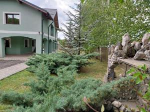 Vila cu 3 Dormitoare cu Acces la Lac