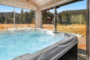 Secluded Escape for 10 Hot Tub Game Room & More