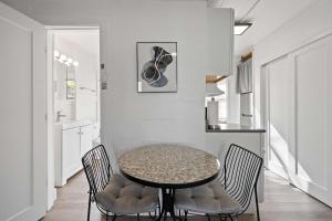 Chic City Retreat 93I