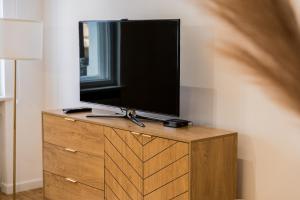 Kilińskiego Spacious Apartment by BookingHost