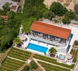 Luxury Stone Villa Smokvica in Rogoznica with Heated Pool, Jacuzzi, Vineyard and Sea View