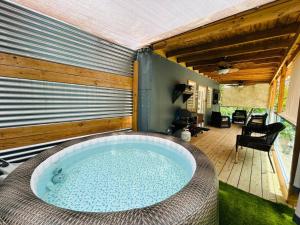 Salty Wagon Studio - 4 min from Almendros Beach