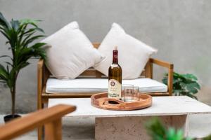 Modern Condo with Private Porch, Mins to NYC