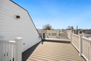 2-bed Condo with Private Rooftop, 15 Mins to Times Sq - 4hvězdičkové hotely ve městě Jersey City