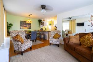 Mariposa Monarch - Walk to River