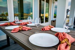 Private Heated Pool with Elevator Access & FREE ACTIVITIES