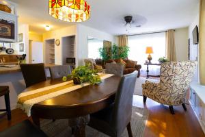 Mariposa Monarch - Walk to River