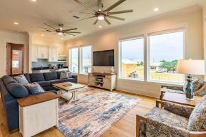 Private Heated Pool with Elevator Access & FREE ACTIVITIES