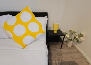 Charming Retreat for 6 People in London