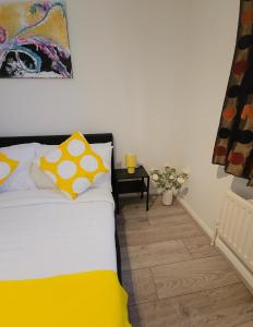 Charming Retreat for 6 People in London