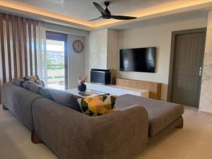 Modern Athenian Riviera Apartment