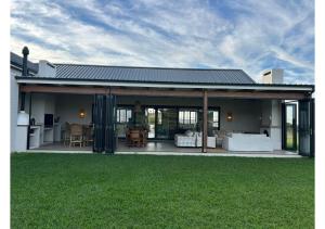 Pet Friendly Oversized Farm Style Country Home in Springvale Country Estate, Salt Rock