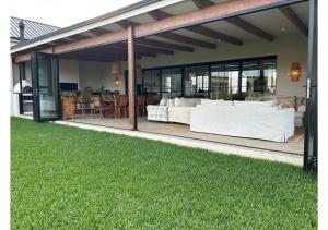 Pet Friendly Oversized Farm Style Country Home in Springvale Country Estate, Salt Rock