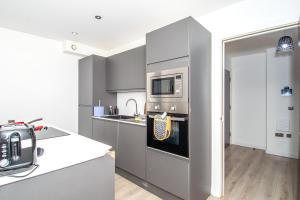 Sampaul Bradford Apartment