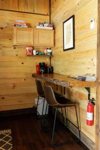 "Stars Hollow" Cozy Mini-Cabin in Muir Valley -RRG