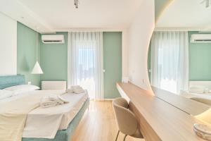 Bari Giannini1 Luxe Apartment