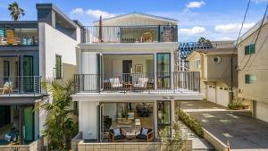 Beach Paradise - Stunning 3-Story in Long Beach