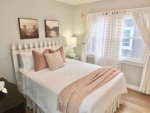 Steps to Beach & Alamitos Bay on LB Peninsula