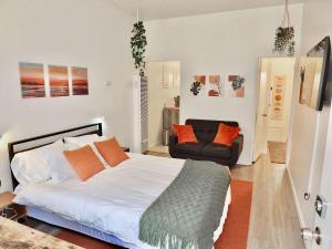 Sand Sun & Second - Charming Studio within Walking Distance to Beach