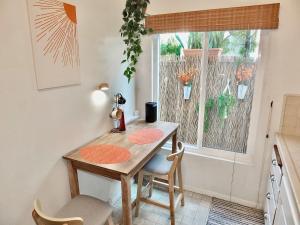 Sand Sun & Second - Charming Studio within Walking Distance to Beach