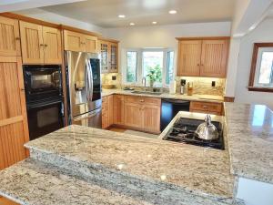 The Belmont Beach Bungalow - Pool & Hot tub