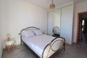 Appartements Spacieux Appartement Vue Mer et Montagne en dernier etage avec Terrasse - Parking et Wifi : Appartement 2 Chambres