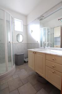 Appartements Spacieux Appartement Vue Mer et Montagne en dernier etage avec Terrasse - Parking et Wifi : photos des chambres