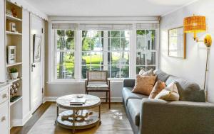 Williams Bay Lakefront Retreat - Walk the Lakepath - 4hvězdičkové hotely ve městě Lake Geneva