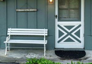 Williams Bay Lakefront Retreat - Walk the Lakepath