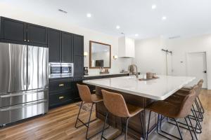 Big Bear Bungalow - Stay Waterfront to Lake of the Ozark