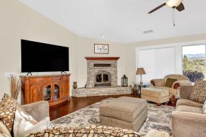 Awesome Views Game Room Hot Tub and More